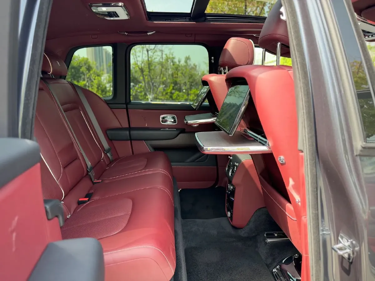 2018 Rolls-Royce Cullinan 6.7T 571HP V12 8AT,autocango,china used car exporter,china ev exporter,chinese used car exporter,chinese used ev exporter