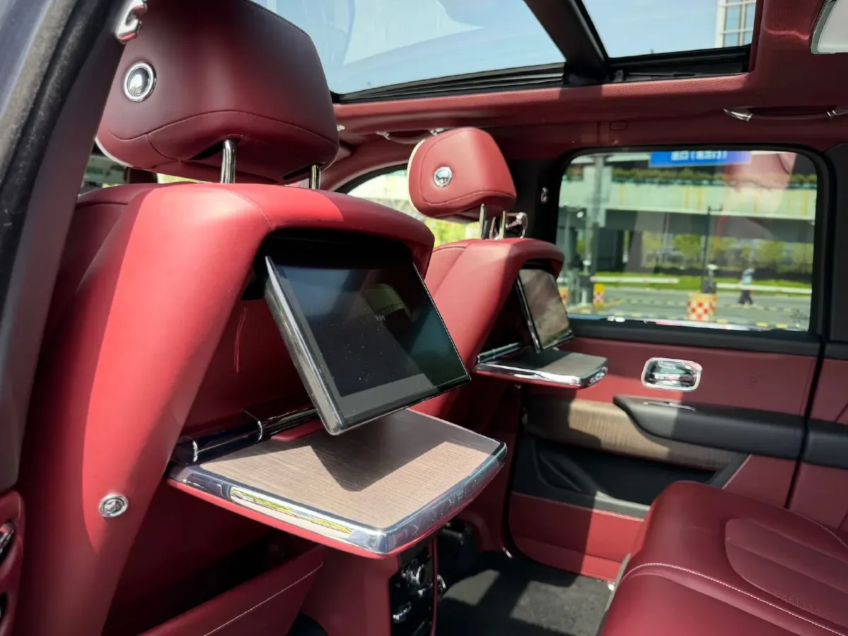 2018 Rolls-Royce Cullinan 6.7T 571HP V12 8AT,autocango,china used car exporter,china ev exporter,chinese used car exporter,chinese used ev exporter