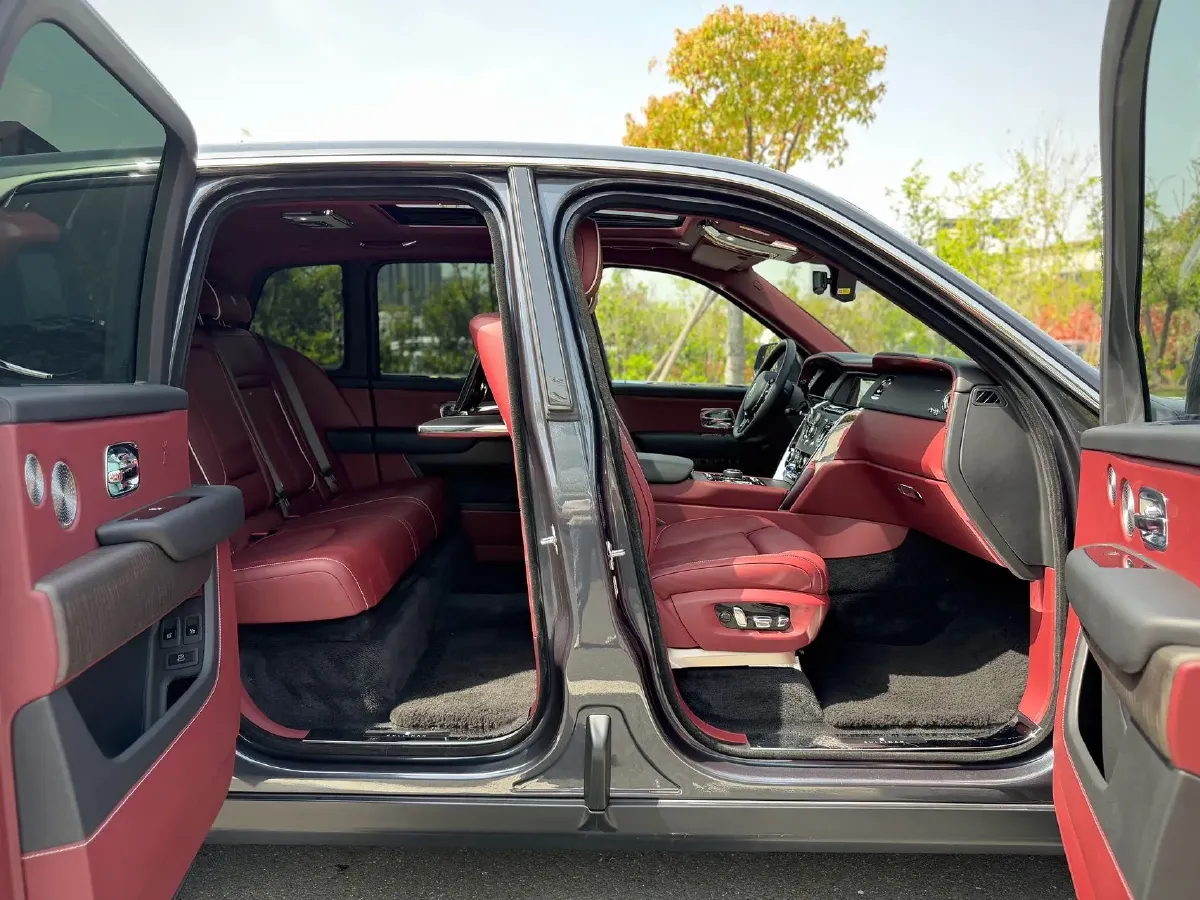 2018 Rolls-Royce Cullinan 6.7T 571HP V12 8AT,autocango,china used car exporter,china ev exporter,chinese used car exporter,chinese used ev exporter