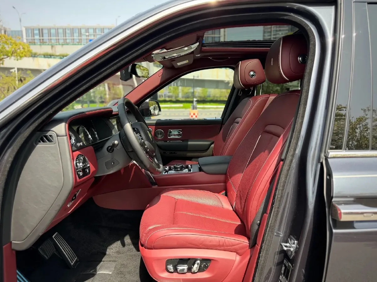 2018 Rolls-Royce Cullinan 6.7T 571HP V12 8AT,autocango,china used car exporter,china ev exporter,chinese used car exporter,chinese used ev exporter