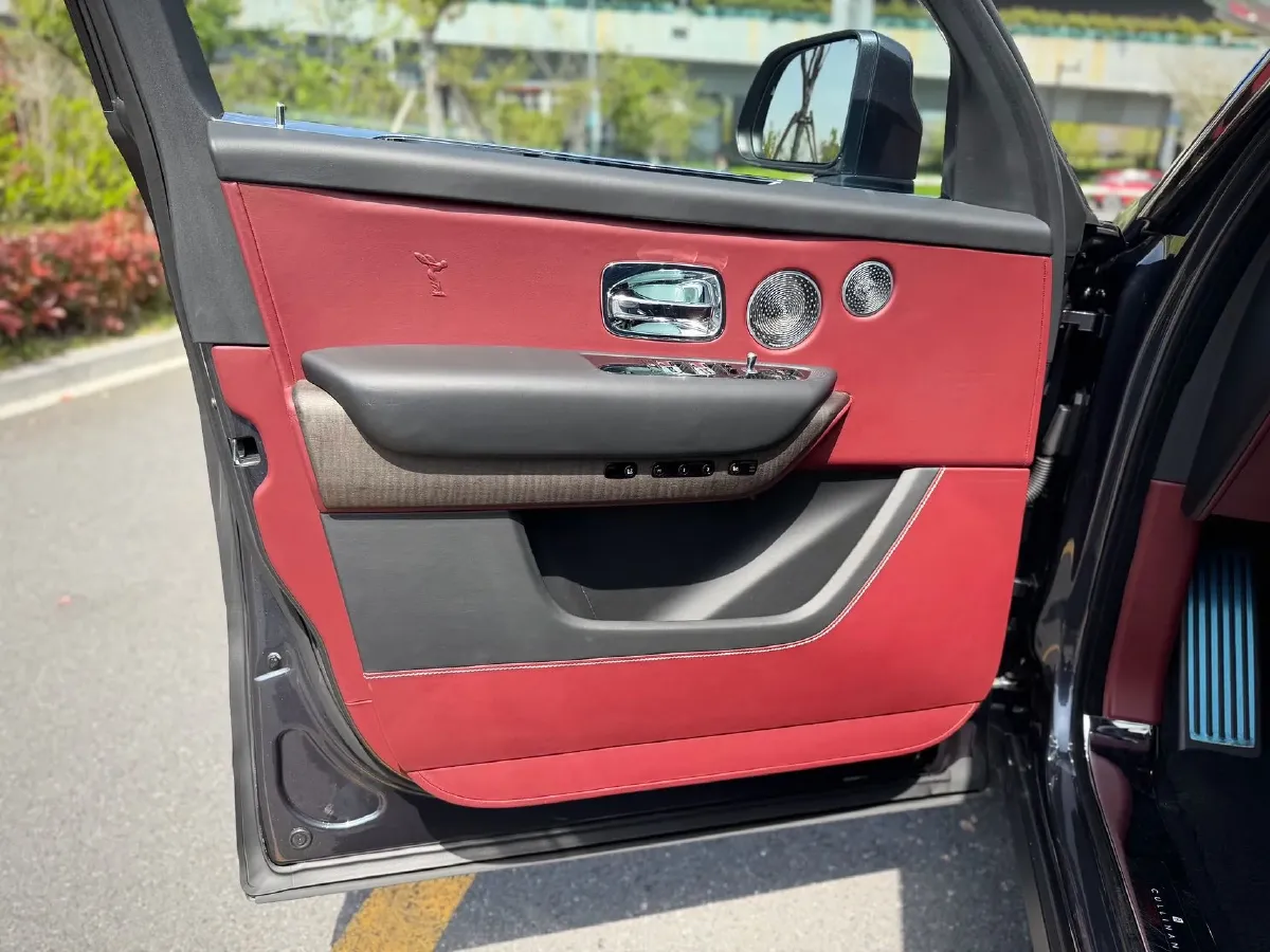 2018 Rolls-Royce Cullinan 6.7T 571HP V12 8AT,autocango,china used car exporter,china ev exporter,chinese used car exporter,chinese used ev exporter