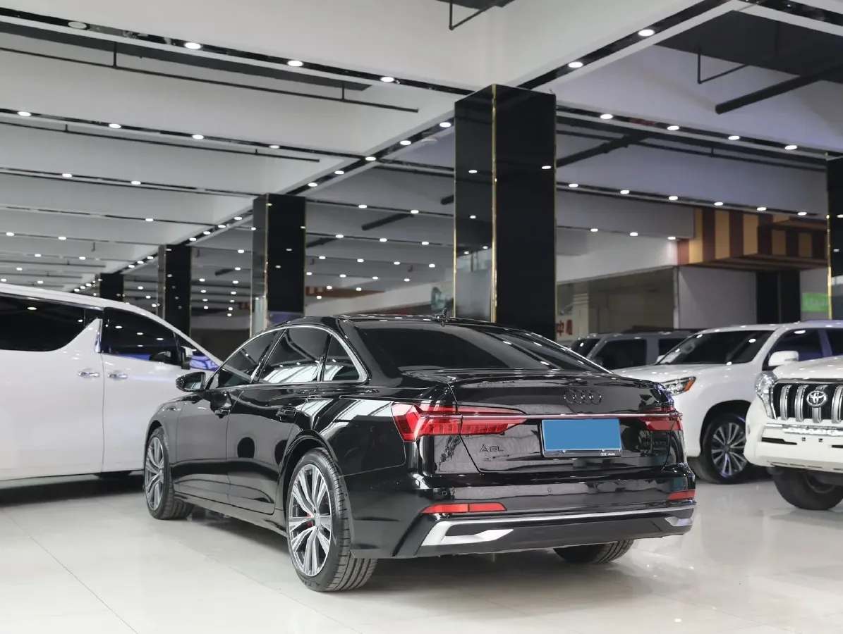 2022 Audi A6L 2.0T 224HP L4 7DCT,autocango,china used car exporter,china ev exporter,chinese used car exporter,chinese used ev exporter