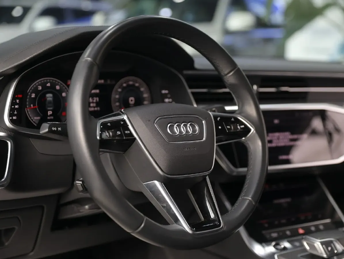 2022 Audi A6L 2.0T 224HP L4 7DCT,autocango,china used car exporter,china ev exporter,chinese used car exporter,chinese used ev exporter