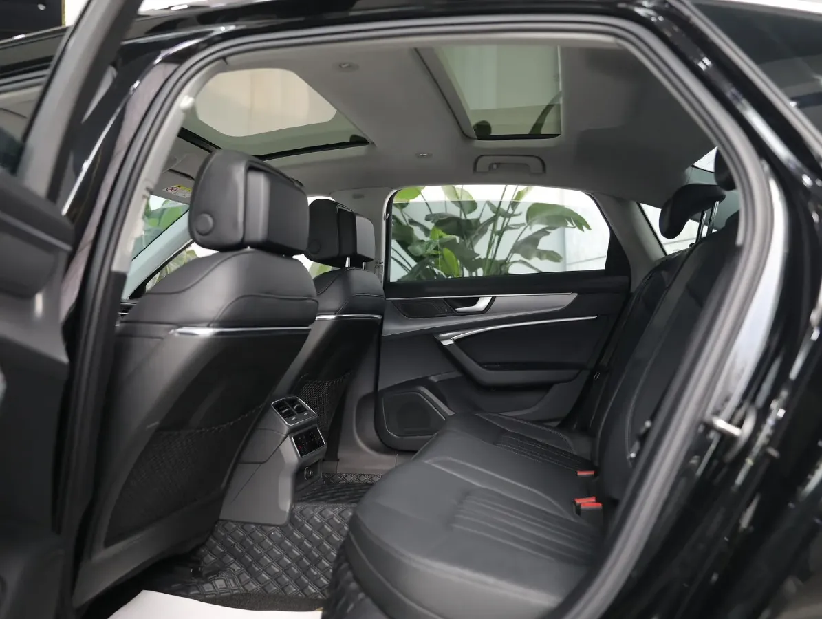 2022 Audi A6L 2.0T 224HP L4 7DCT,autocango,china used car exporter,china ev exporter,chinese used car exporter,chinese used ev exporter