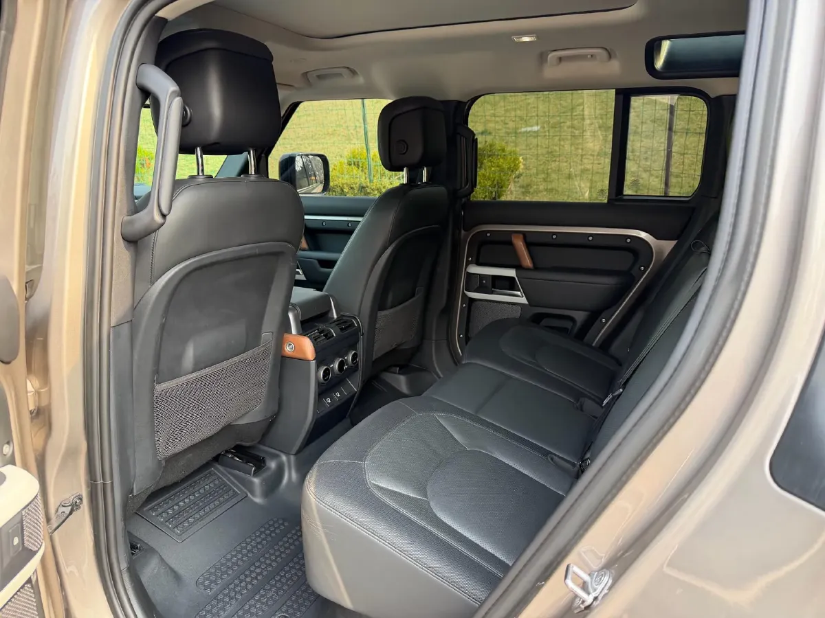 2022 Land Rover Defender 3.0T 400HP L6 8AT,autocango,china used car exporter,china ev exporter,chinese used car exporter,chinese used ev exporter