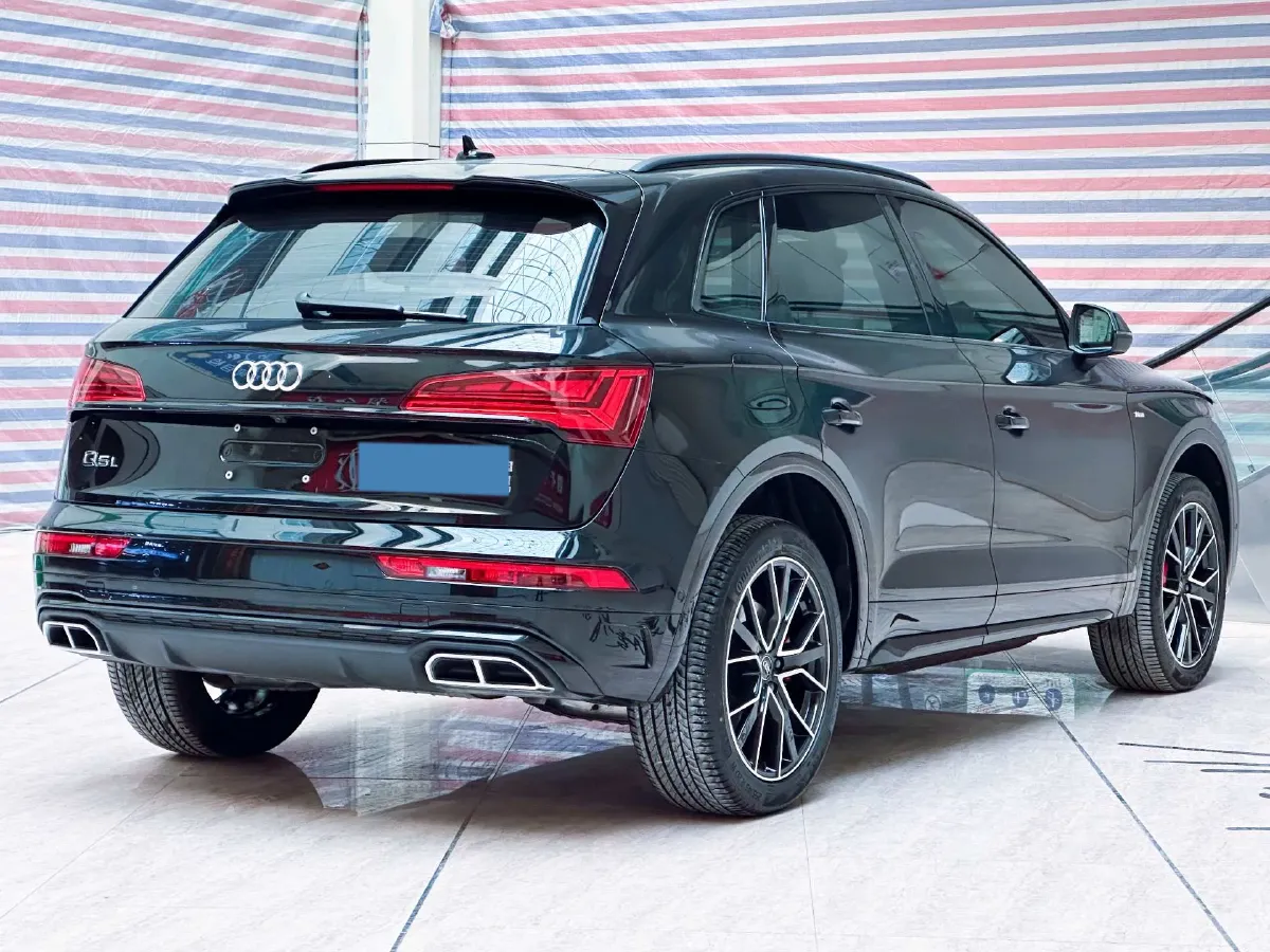 2024 Audi Q5L 2.0T 245HP L4 7DCT,autocango,china used car exporter,china ev exporter,chinese used car exporter,chinese used ev exporter