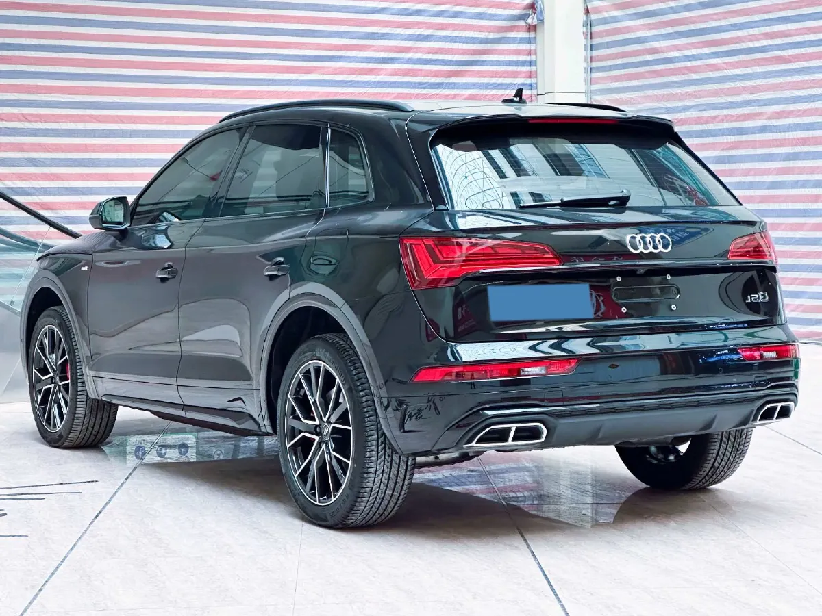 2024 Audi Q5L 2.0T 245HP L4 7DCT,autocango,china used car exporter,china ev exporter,chinese used car exporter,chinese used ev exporter
