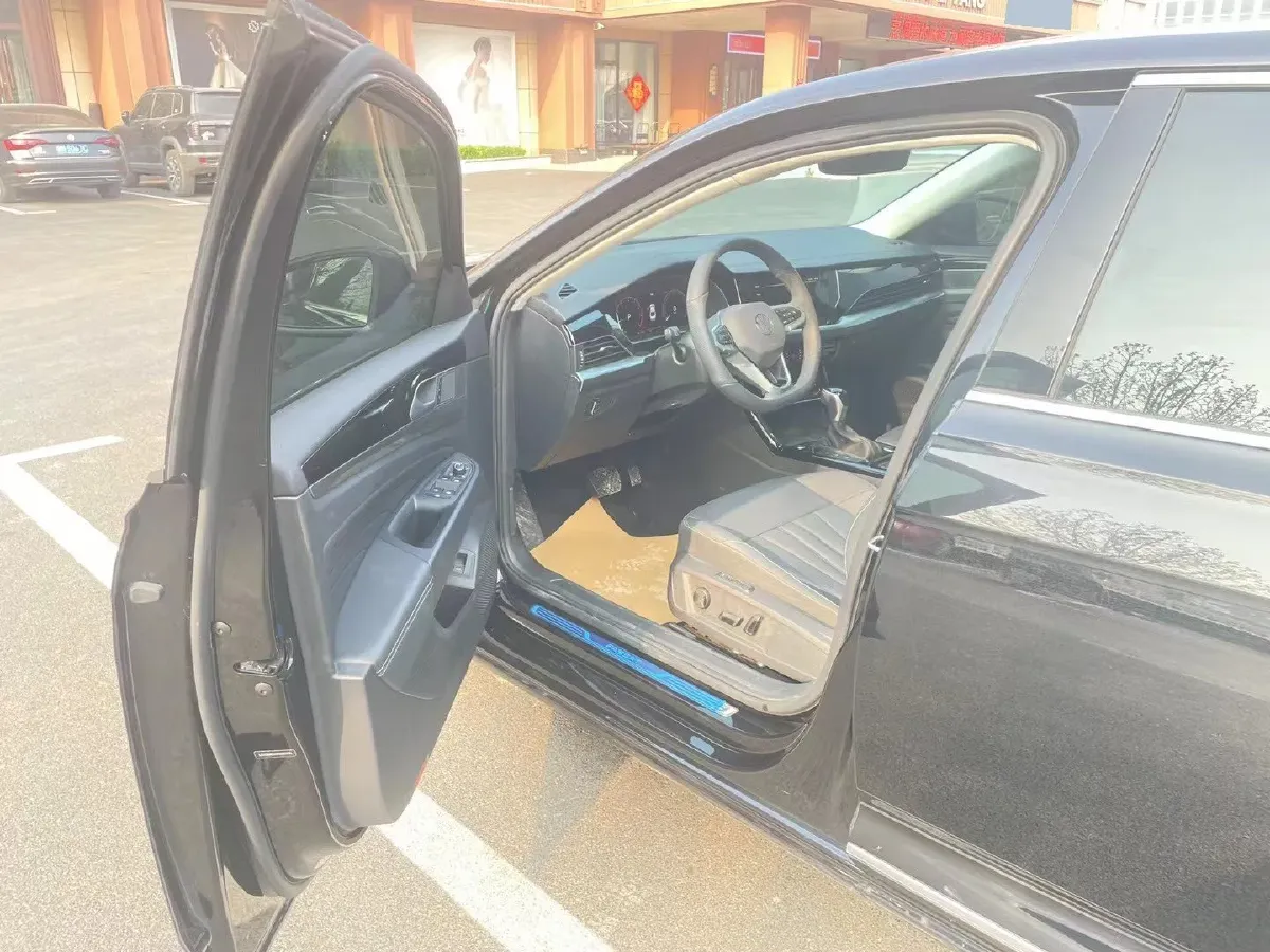 2025 Volkswagen Passat 2.0T 220HP L4 7DCT,autocango,china used car exporter,china ev exporter,chinese used car exporter,chinese used ev exporter