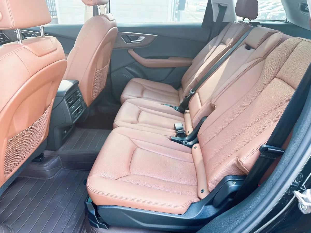 2023 Audi Q7 2.0T 265HP L4 8AT,autocango,china used car exporter,china ev exporter,chinese used car exporter,chinese used ev exporter