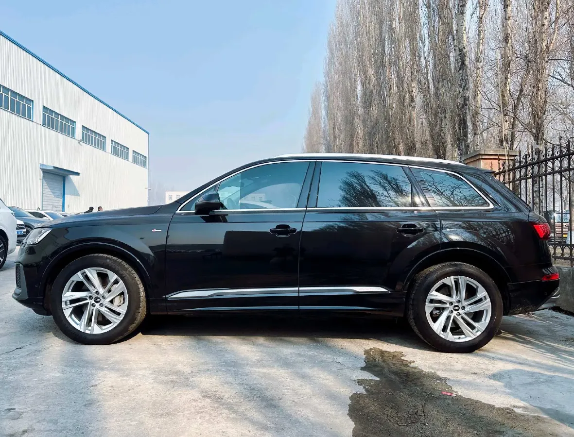 2023 Audi Q7 2.0T 265HP L4 8AT,autocango,china used car exporter,china ev exporter,chinese used car exporter,chinese used ev exporter