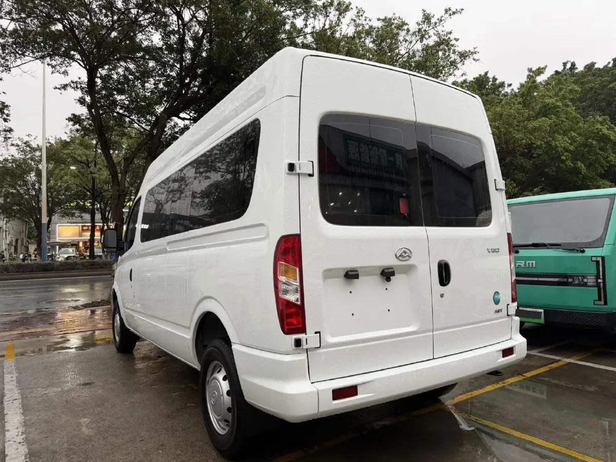 2025 MAXUS XinTu V80 2.0T 147HP L4 6MT,autocango,china used car exporter,china ev exporter,chinese used car exporter,chinese used ev exporter
