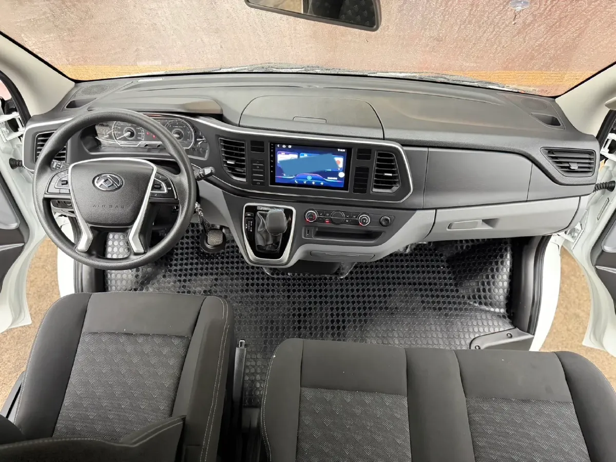 2025 MAXUS XinTu V80 2.0T 147HP L4 6MT,autocango,china used car exporter,china ev exporter,chinese used car exporter,chinese used ev exporter