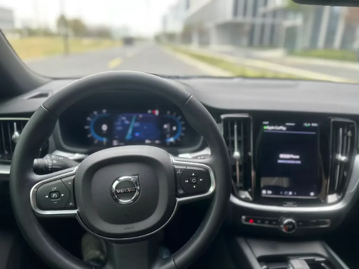 2025 Volvo S60 2.0T 197HP L4 7DCT,autocango,china used car exporter,china ev exporter,chinese used car exporter,chinese used ev exporter