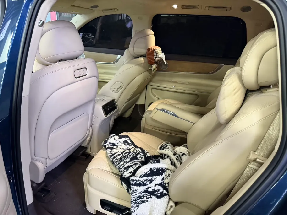 2025 AITO AITO M9 REEV 160HP REEV 52KWH,autocango,china used car exporter,china ev exporter,chinese used car exporter,chinese used ev exporter