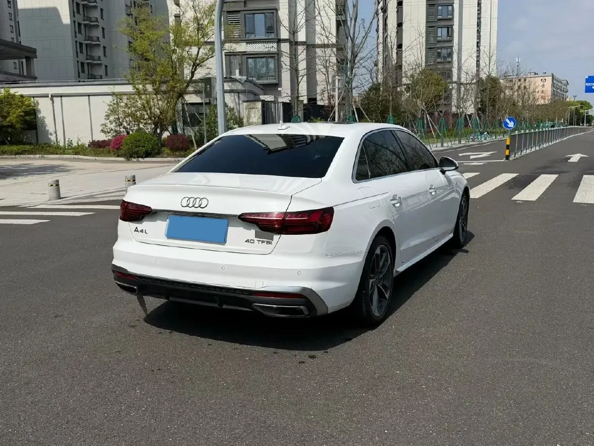 2022 Audi A4L 2.0T 190HP L4 7DCT,autocango,china used car exporter,china ev exporter,chinese used car exporter,chinese used ev exporter