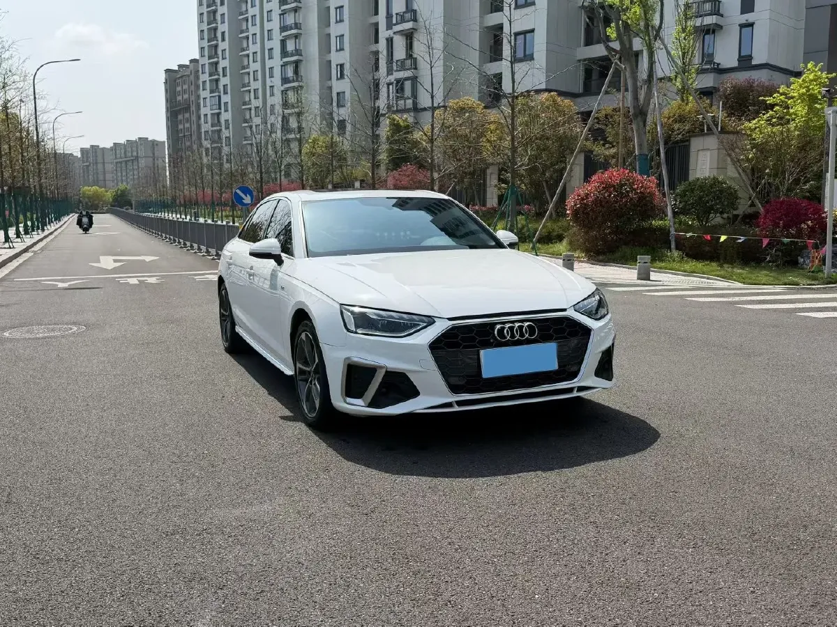 2022 Audi A4L 2.0T 190HP L4 7DCT,autocango,china used car exporter,china ev exporter,chinese used car exporter,chinese used ev exporter