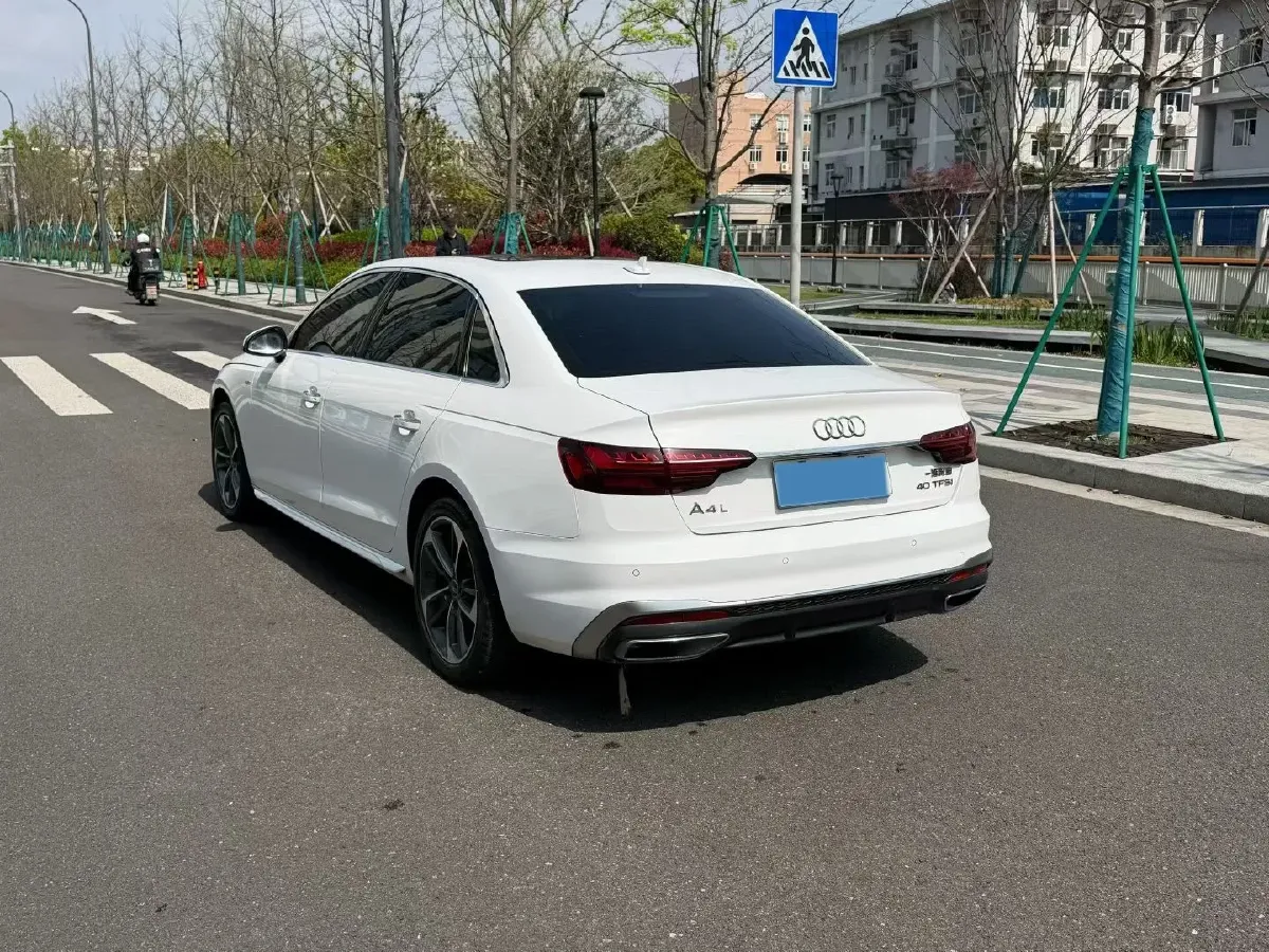 2022 Audi A4L 2.0T 190HP L4 7DCT,autocango,china used car exporter,china ev exporter,chinese used car exporter,chinese used ev exporter