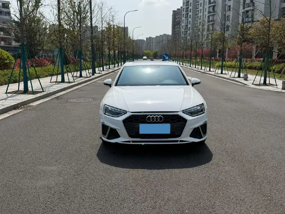 2022 Audi A4L 2.0T 190HP L4 7DCT,autocango,china used car exporter,china ev exporter,chinese used car exporter,chinese used ev exporter