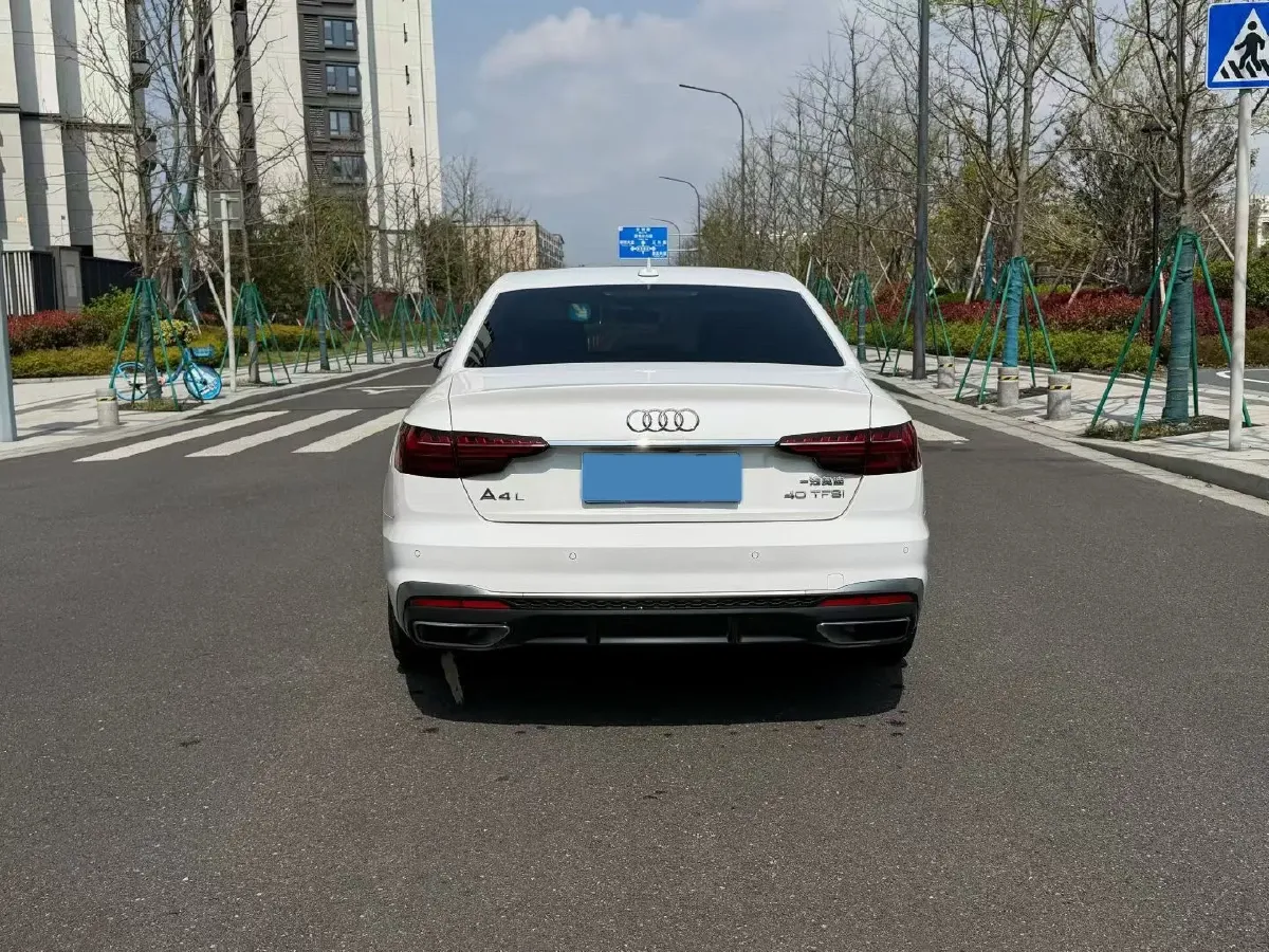 2022 Audi A4L 2.0T 190HP L4 7DCT,autocango,china used car exporter,china ev exporter,chinese used car exporter,chinese used ev exporter