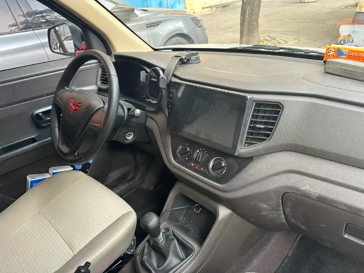 2022 WuLing HongGuang V 1.5L 99HP L4 6MT,autocango,china used car exporter,china ev exporter,chinese used car exporter,chinese used ev exporter