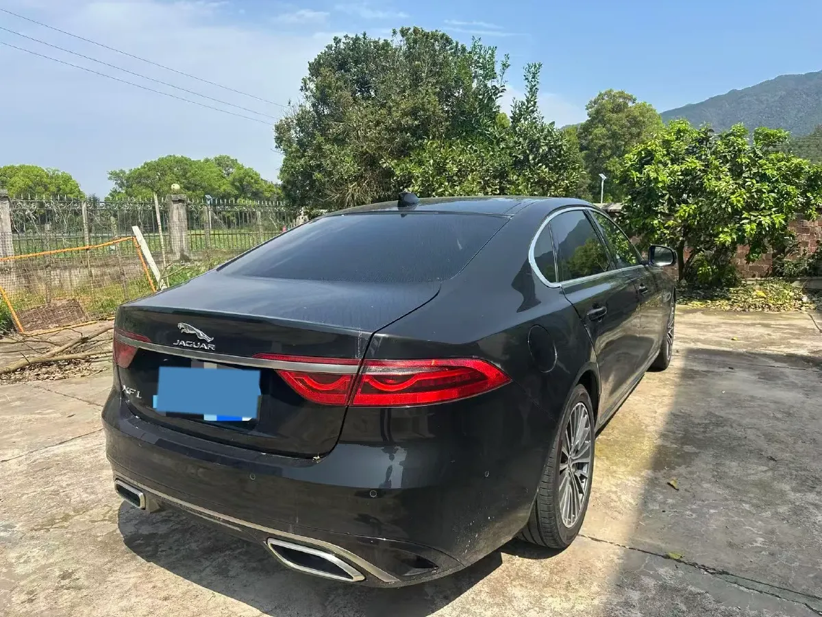 2022 Jaguar XFL 2.0T 200HP L4 8AT,autocango,china used car exporter,china ev exporter,chinese used car exporter,chinese used ev exporter
