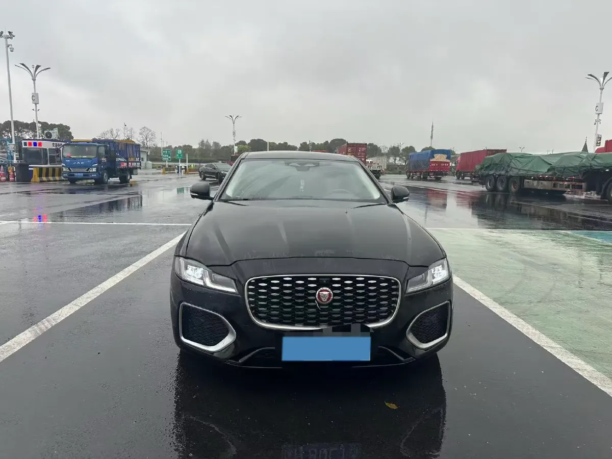 2022 Jaguar XFL 2.0T 200HP L4 8AT,autocango,china used car exporter,china ev exporter,chinese used car exporter,chinese used ev exporter