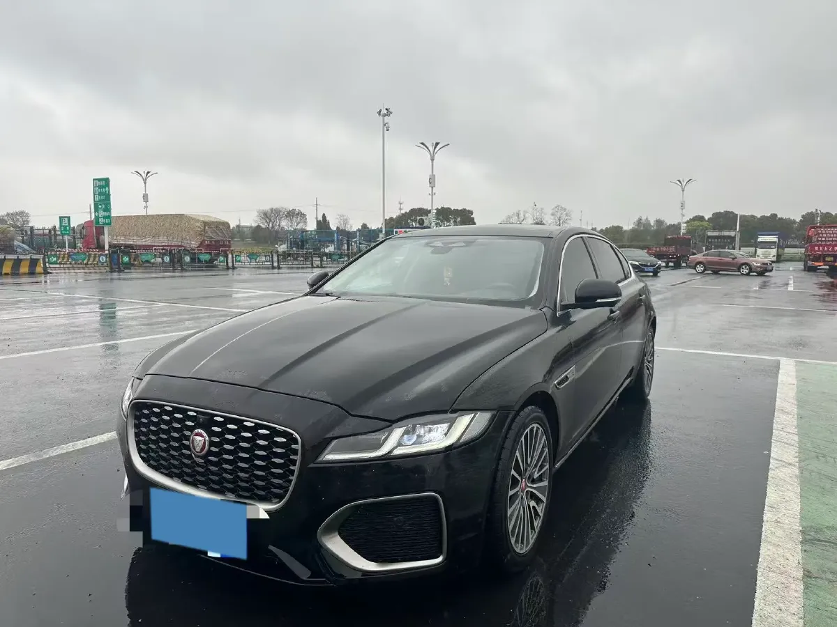 2022 Jaguar XFL 2.0T 200HP L4 8AT,autocango,china used car exporter,china ev exporter,chinese used car exporter,chinese used ev exporter