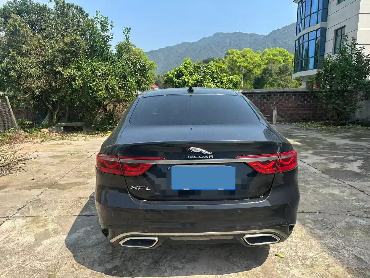 2022 Jaguar XFL 2.0T 200HP L4 8AT,autocango,china used car exporter,china ev exporter,chinese used car exporter,chinese used ev exporter