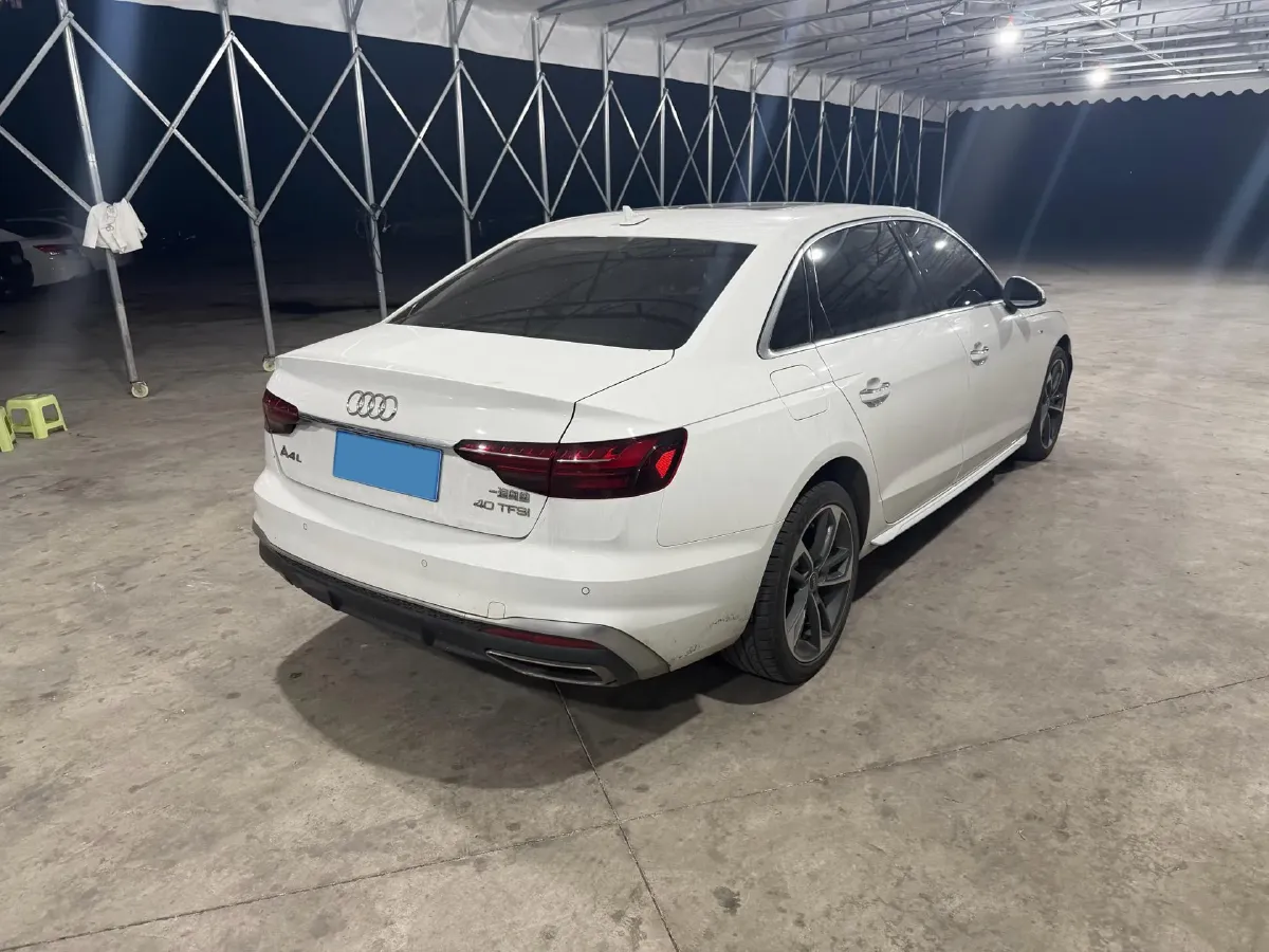 2022 Audi A4L 2.0T 190HP L4 7DCT,autocango,china used car exporter,china ev exporter,chinese used car exporter,chinese used ev exporter