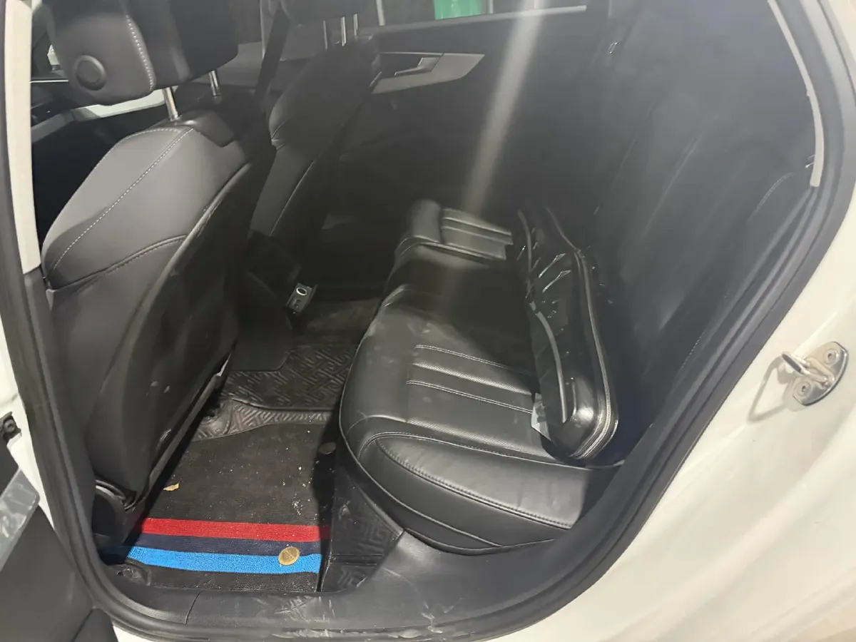 2022 Audi A4L 2.0T 190HP L4 7DCT,autocango,china used car exporter,china ev exporter,chinese used car exporter,chinese used ev exporter