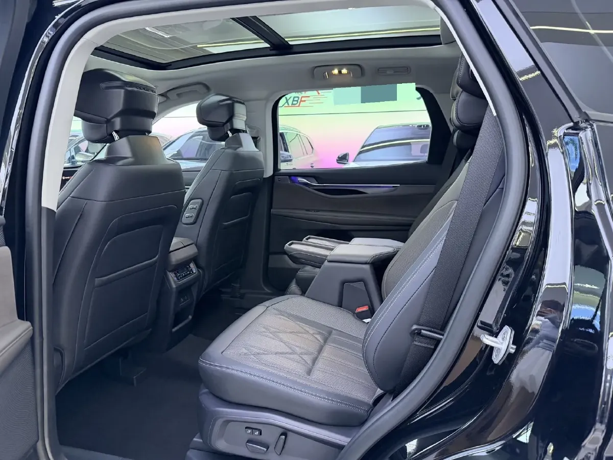 2025 Ford Edge 2.0T 252HP L4 8AT,autocango,china used car exporter,china ev exporter,chinese used car exporter,chinese used ev exporter