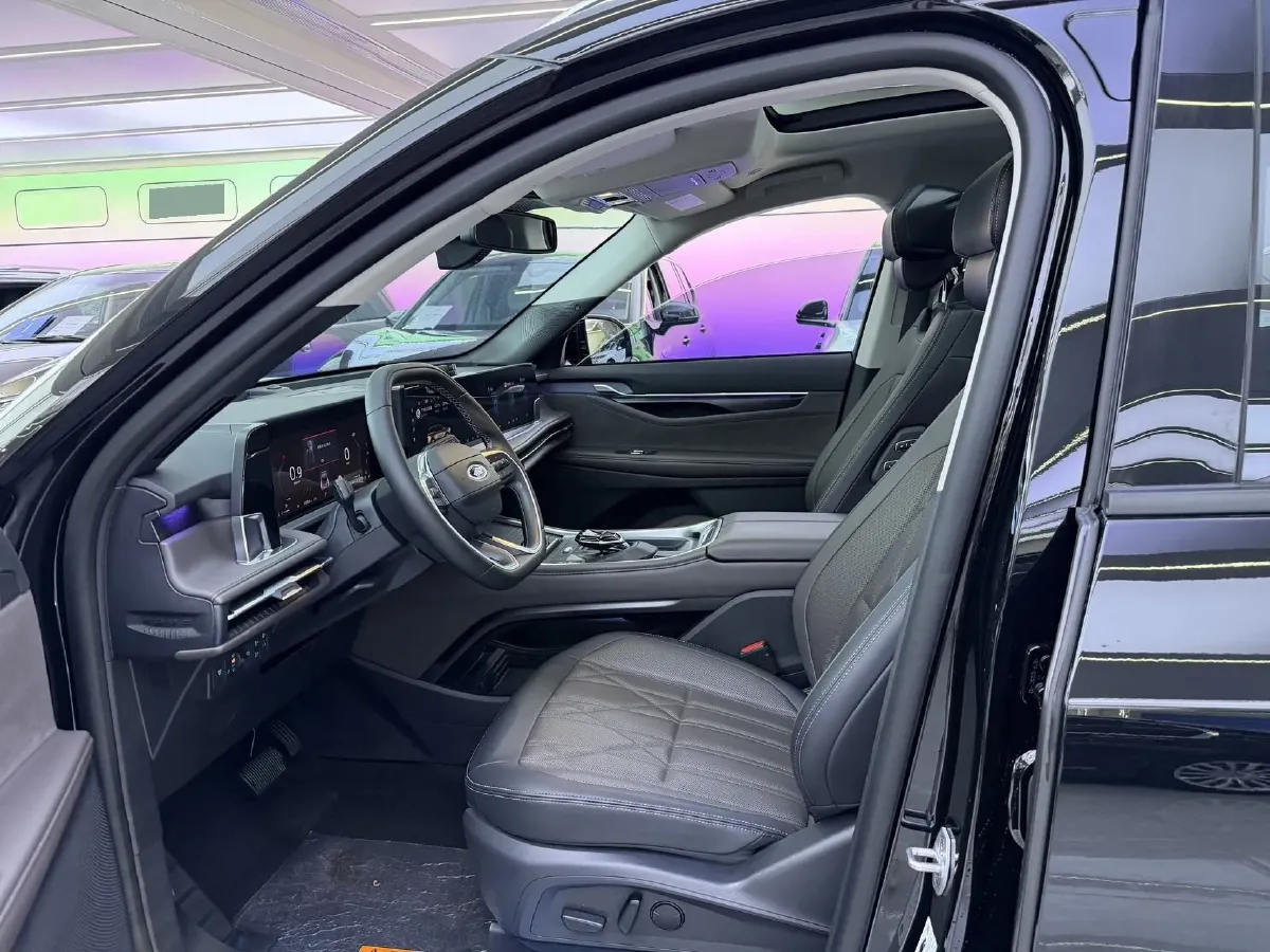 2025 Ford Edge 2.0T 252HP L4 8AT,autocango,china used car exporter,china ev exporter,chinese used car exporter,chinese used ev exporter