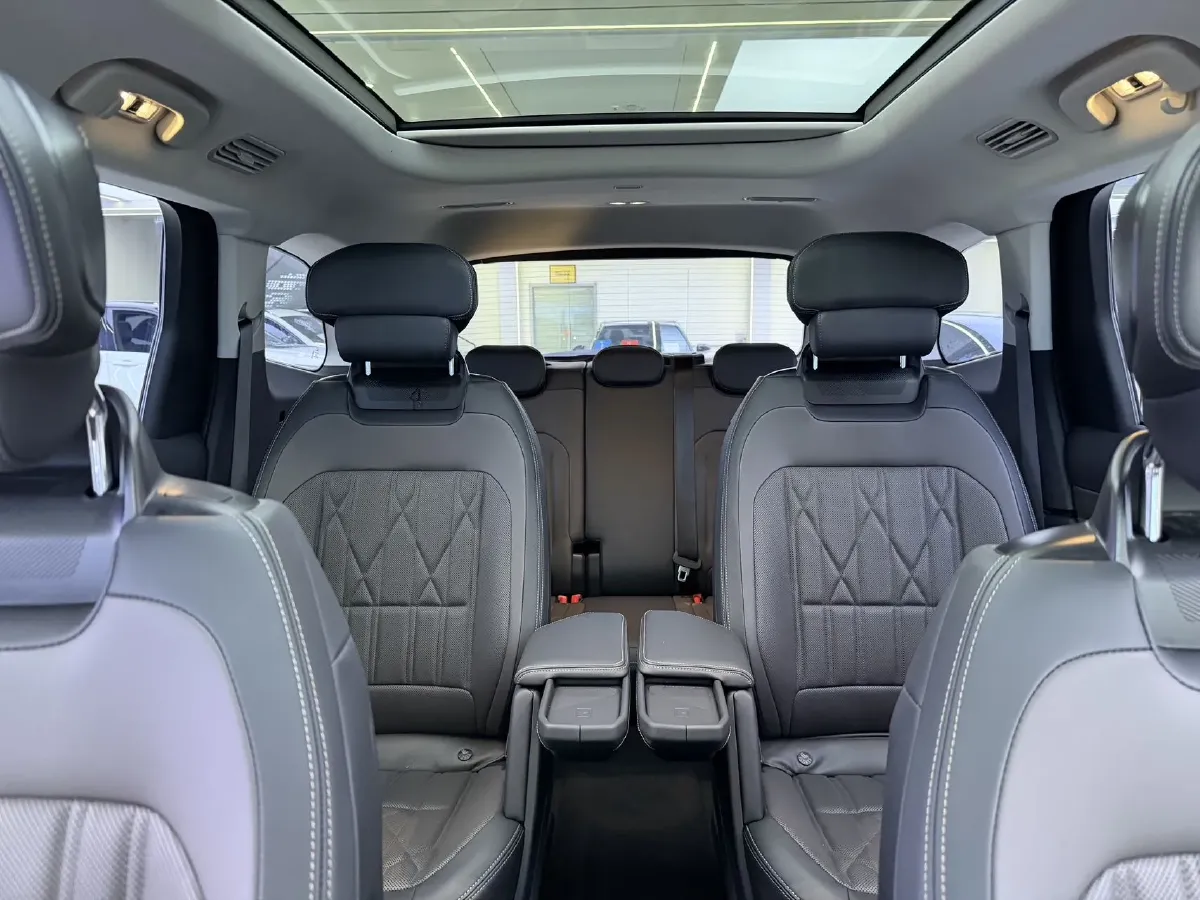 2025 Ford Edge 2.0T 252HP L4 8AT,autocango,china used car exporter,china ev exporter,chinese used car exporter,chinese used ev exporter