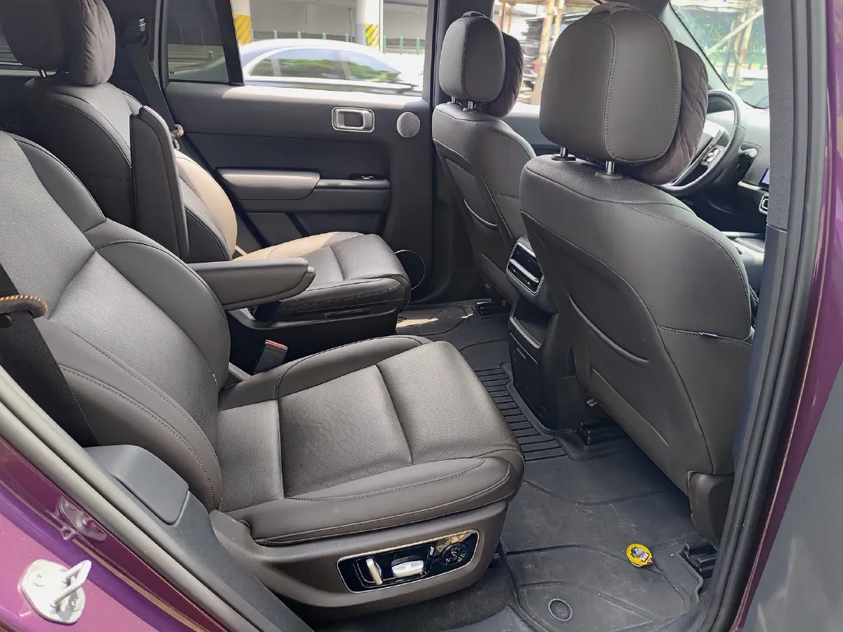 2023 Li L8 Range Extended 154HP REEV 40.9KWH,autocango,china used car exporter,china ev exporter,chinese used car exporter,chinese used ev exporter