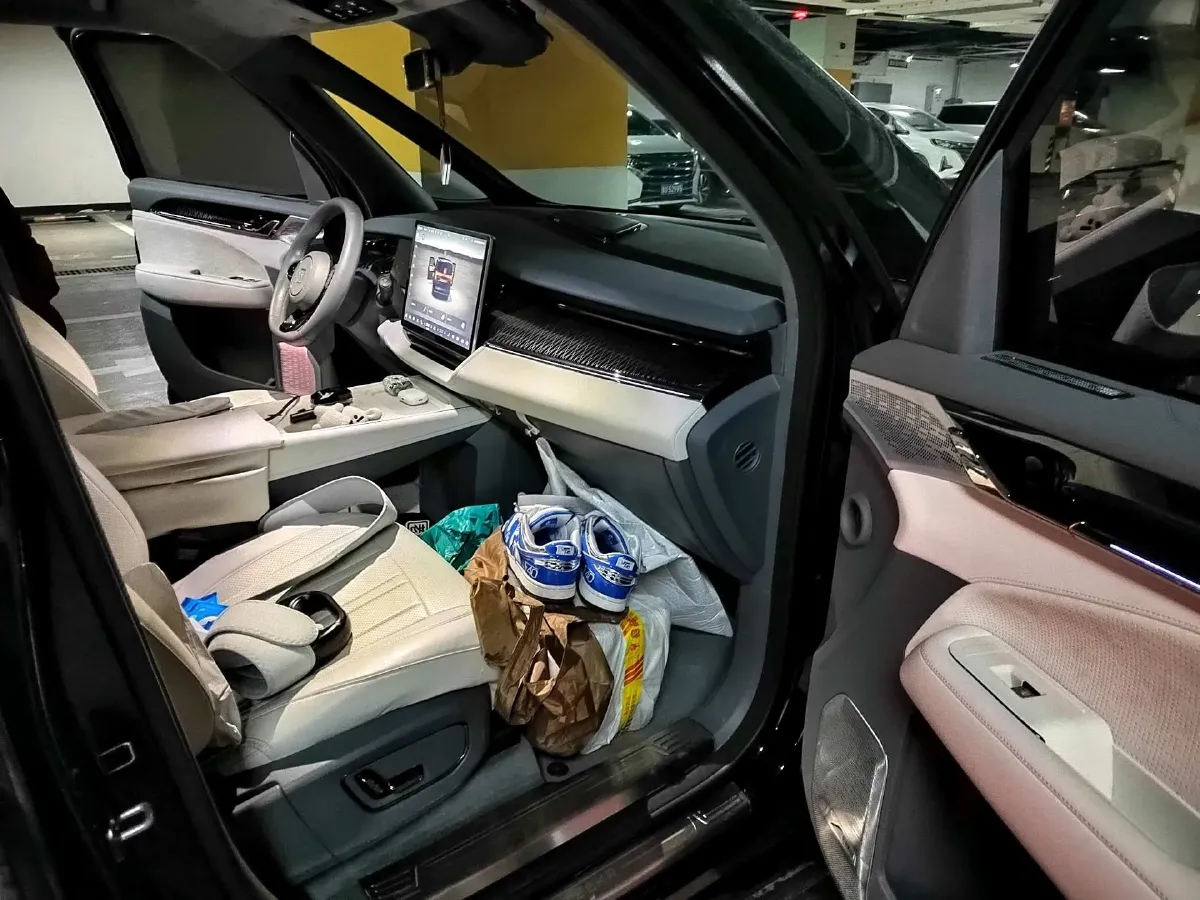 2022 Zeekr 009 BEV 116KWH,autocango,china used car exporter,china ev exporter,chinese used car exporter,chinese used ev exporter