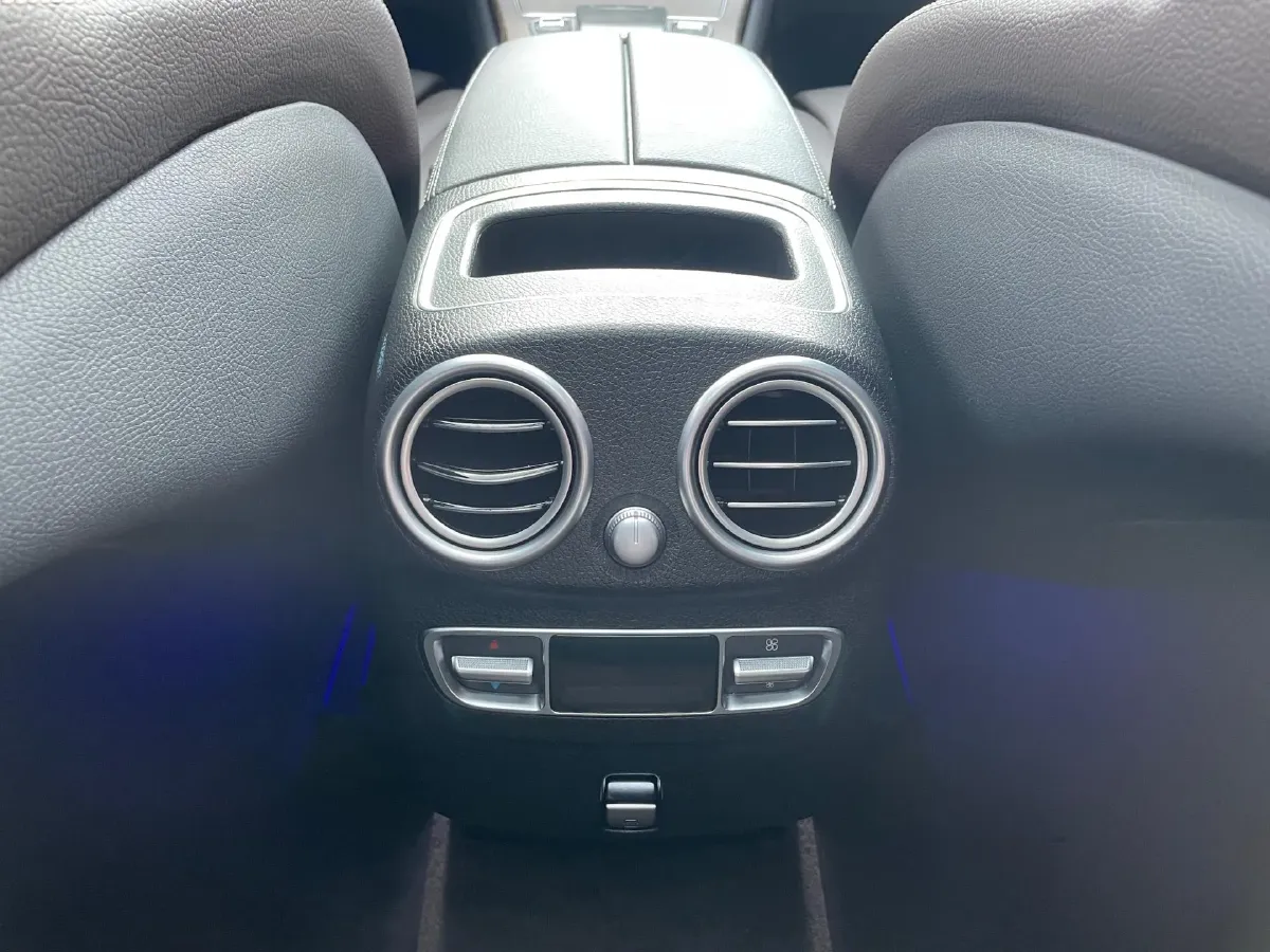 2022 Mercedes-Benz GLC Class 2.0T 258HP L4 9AT,autocango,china used car exporter,china ev exporter,chinese used car exporter,chinese used ev exporter