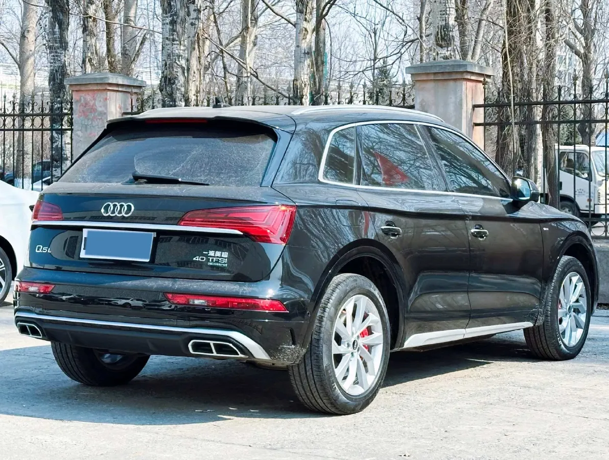 2022 Audi Q5L 2.0T 190HP L4 7DCT,autocango,china used car exporter,china ev exporter,chinese used car exporter,chinese used ev exporter