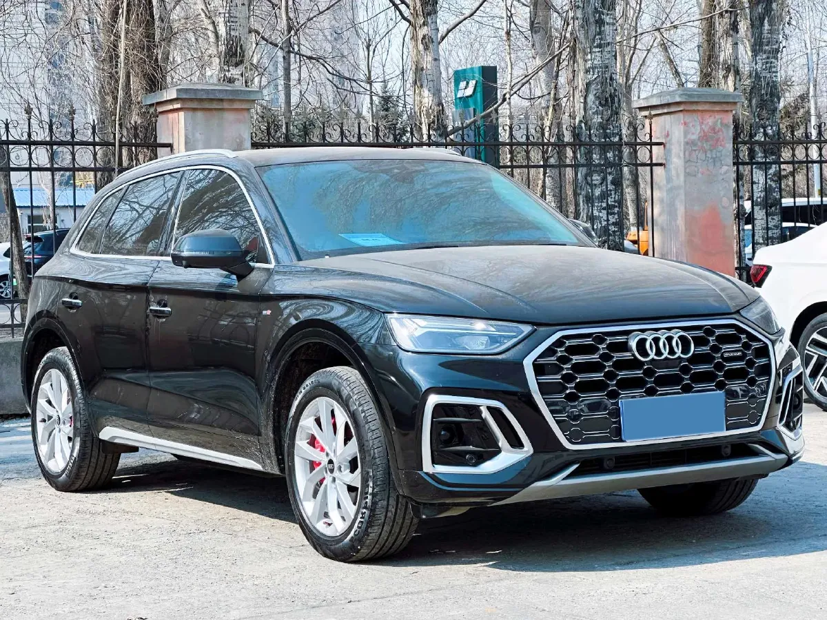 2022 Audi Q5L 2.0T 190HP L4 7DCT,autocango,china used car exporter,china ev exporter,chinese used car exporter,chinese used ev exporter
