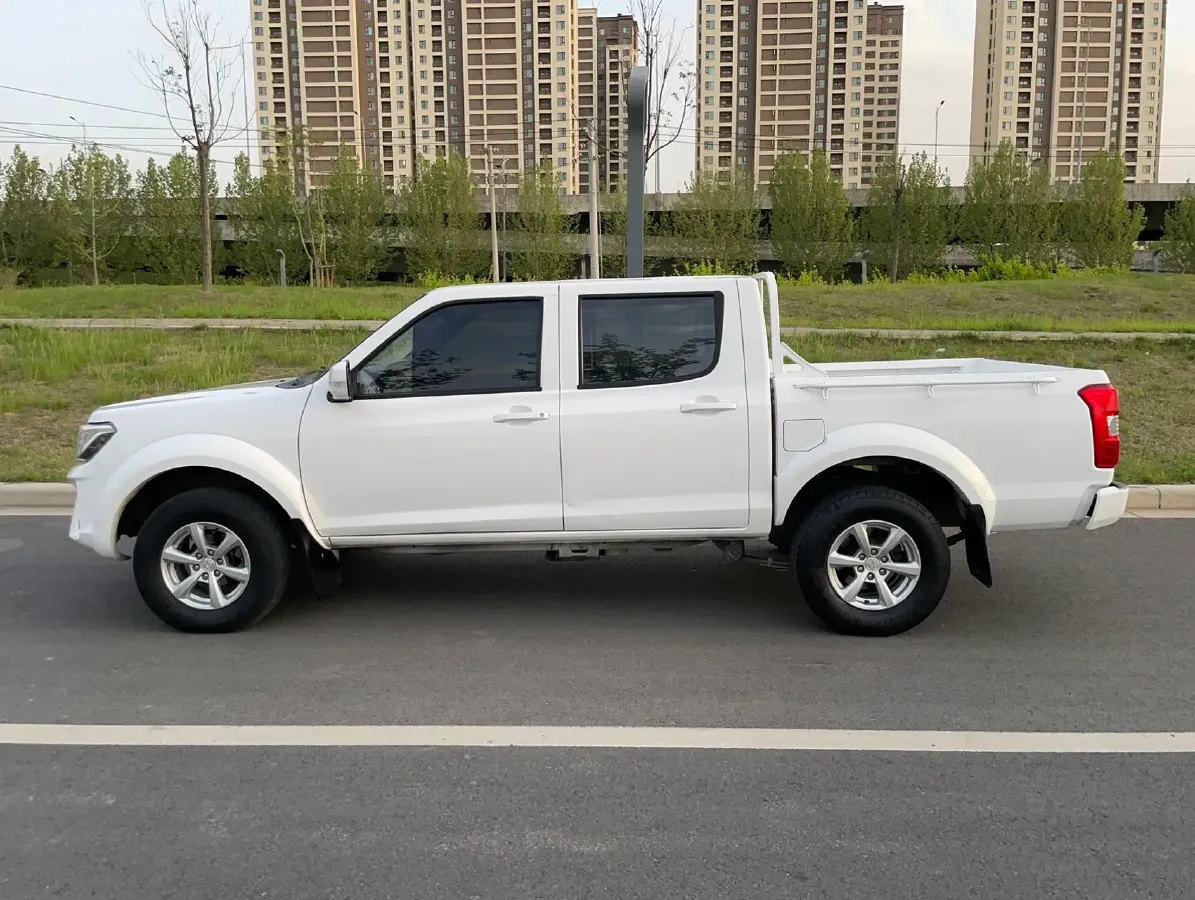 2021 Dongfeng RuiQi 2.4T 165HP L4 5MT,autocango,china used car exporter,china ev exporter,chinese used car exporter,chinese used ev exporter