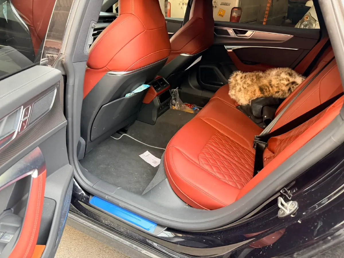 2024 Audi A7L 2.0T 245HP L4 7DCT,autocango,china used car exporter,china ev exporter,chinese used car exporter,chinese used ev exporter