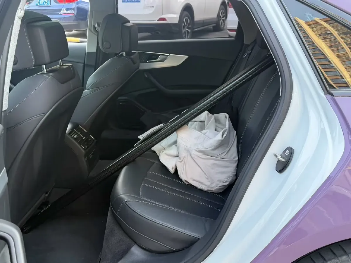 2020 Audi A4L 2.0T 190HP L4 7DCT,autocango,china used car exporter,china ev exporter,chinese used car exporter,chinese used ev exporter