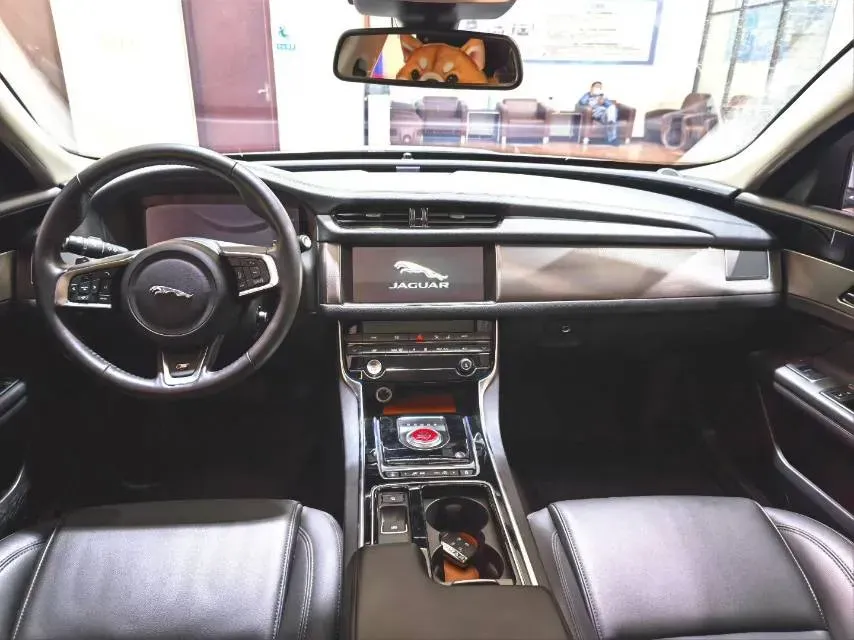 2020 Jaguar XFL 2.0T 200HP L4 8AT,autocango,china used car exporter,china ev exporter,chinese used car exporter,chinese used ev exporter