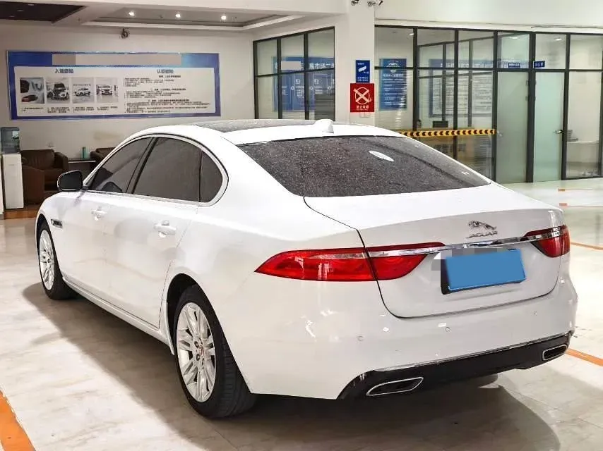 2020 Jaguar XFL 2.0T 200HP L4 8AT,autocango,china used car exporter,china ev exporter,chinese used car exporter,chinese used ev exporter