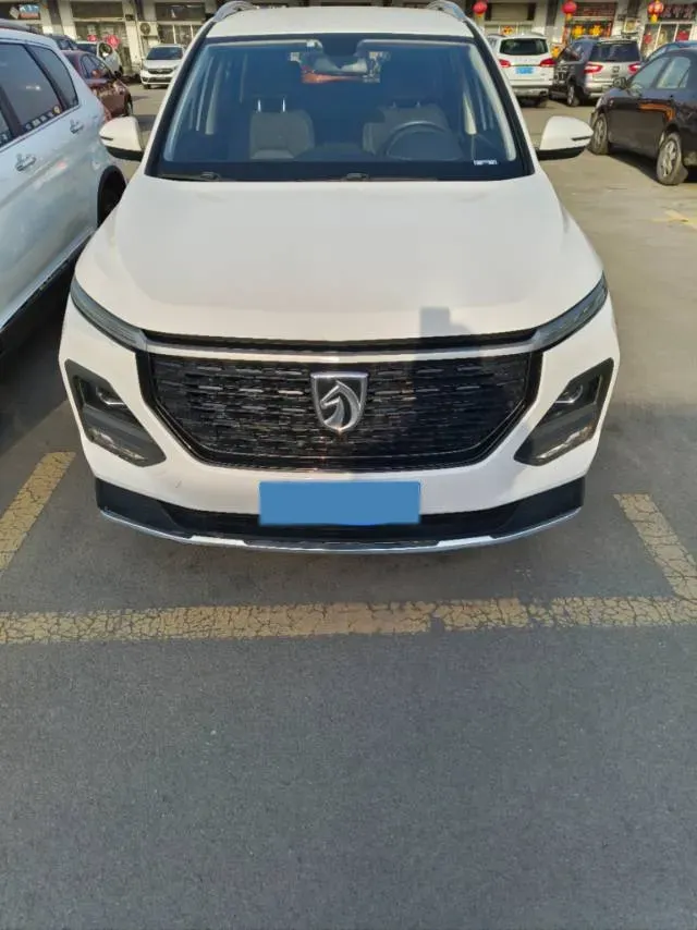 2020 BaoJun 530 1.5T 147HP L4 6MT,autocango,china used car exporter,china ev exporter,chinese used car exporter,chinese used ev exporter