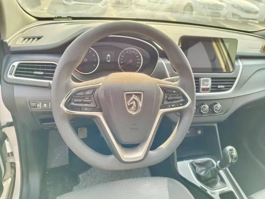 2020 BaoJun 530 1.5T 147HP L4 6MT,autocango,china used car exporter,china ev exporter,chinese used car exporter,chinese used ev exporter