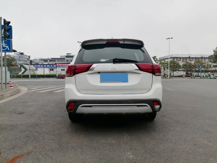 2020 Mitsubishi Outlander 2.0L 166HP L4 CVT,autocango,china used car exporter,china ev exporter,chinese used car exporter,chinese used ev exporter