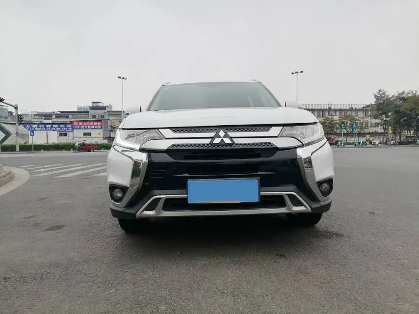 2020 Mitsubishi Outlander 2.0L 166HP L4 CVT,autocango,china used car exporter,china ev exporter,chinese used car exporter,chinese used ev exporter