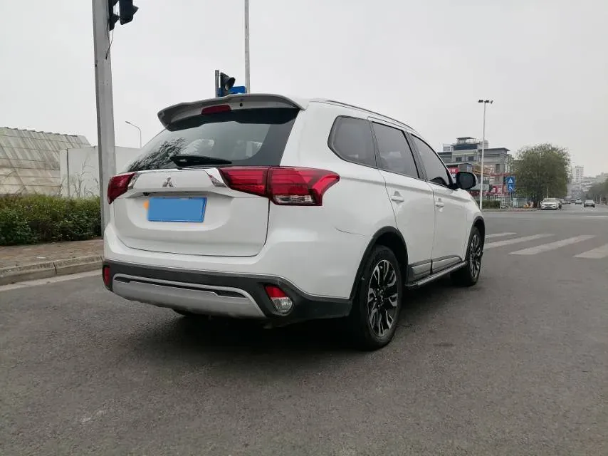2020 Mitsubishi Outlander 2.0L 166HP L4 CVT,autocango,china used car exporter,china ev exporter,chinese used car exporter,chinese used ev exporter