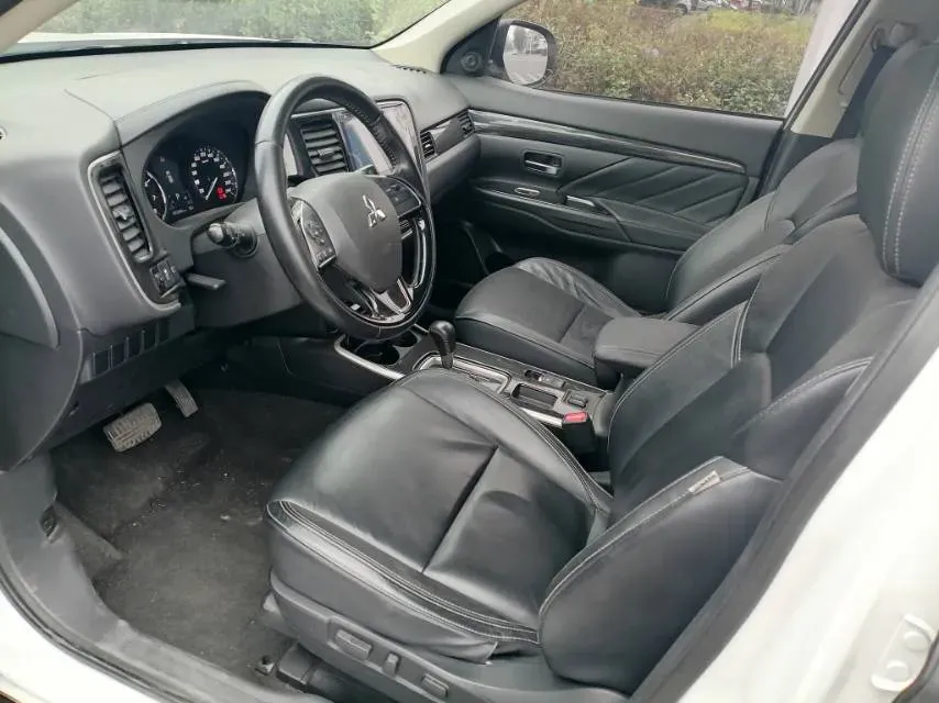 2020 Mitsubishi Outlander 2.0L 166HP L4 CVT,autocango,china used car exporter,china ev exporter,chinese used car exporter,chinese used ev exporter