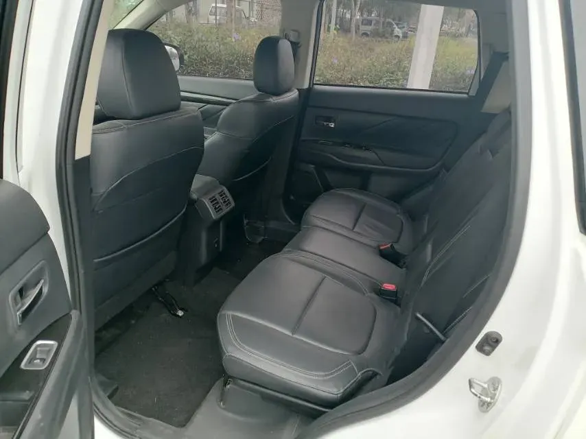 2020 Mitsubishi Outlander 2.0L 166HP L4 CVT,autocango,china used car exporter,china ev exporter,chinese used car exporter,chinese used ev exporter